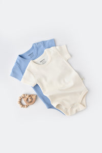 Body manches courtes pour bébé couleur écru bleu en 100% coton biologique GOTS interlock Slow fashion vêtement bébé éthique durable éco-responsable