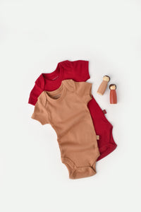 Body manches courtes couleur marron et rouge en coton biologique GOTS et modal Slow fashion vêtement bébé bio éthique durable éco-responsable